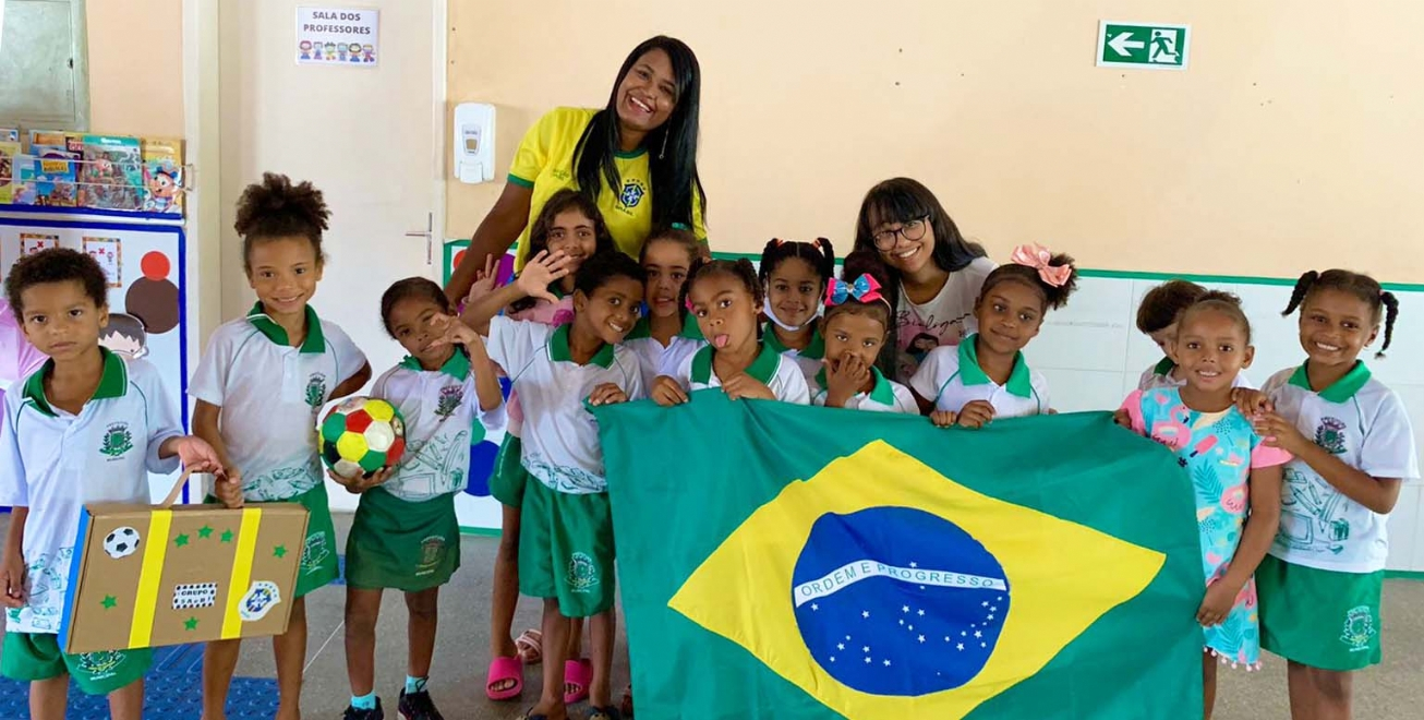 FEIRA DE SANTANA: Clima da Copa do Mundo invade escolas municipais