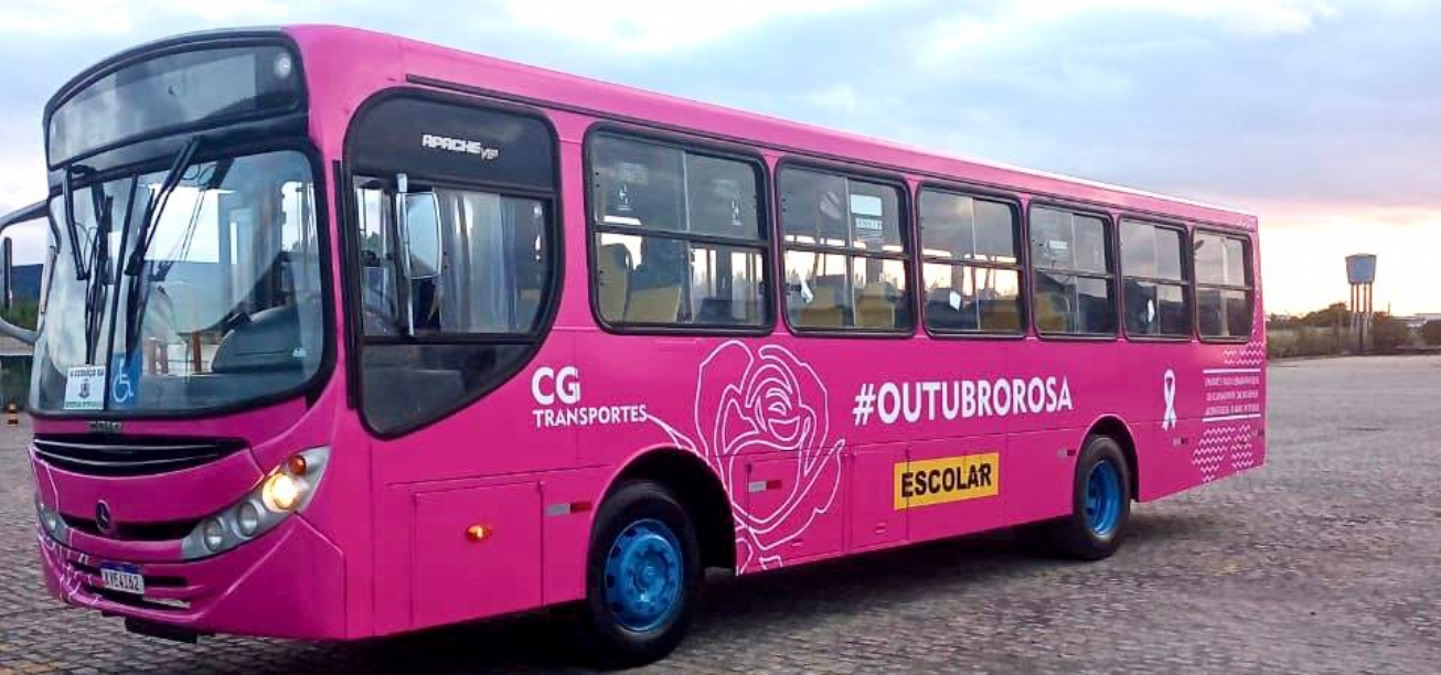 FEIRA DE SANTANA: Ônibus do transporte escolar reforçam campanha Outubro Rosa
