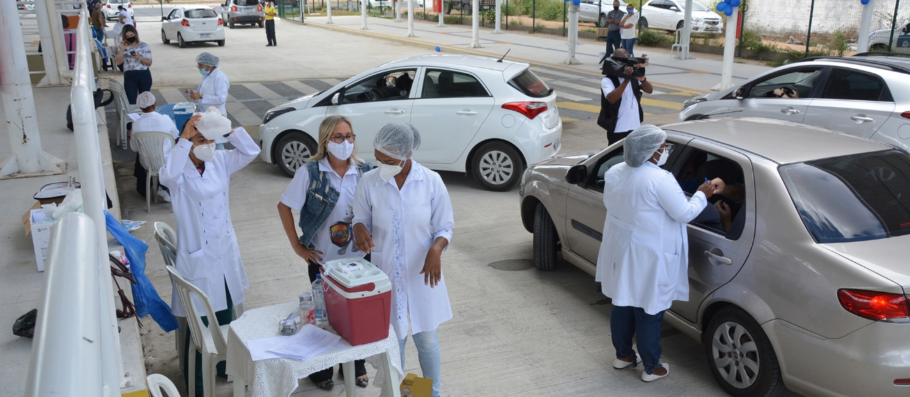 Feira acelera vacinação com sistema drive-thru