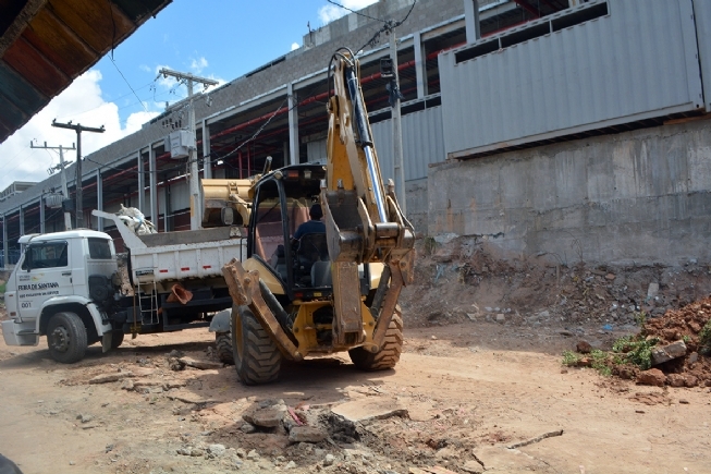 Feira de Santana: Ação da Prefeitura retira entulhos e limpa o Centro de Abastecimento