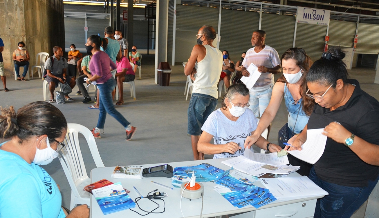 FEIRA DE SANTANA: Ambulantes aderem à carência de oito meses no Centro Comercial Popular