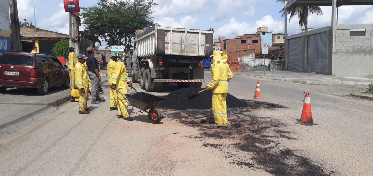 Feira de Santana: Avenida Iguatemi passa por recuperação do piso