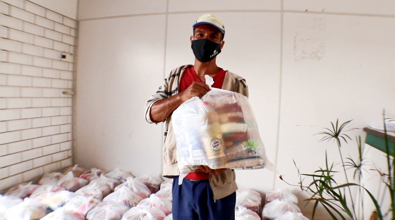 FEIRA DE SANTANA: Carroceiros receberam cestas básicas e equipamentos de proteção individual