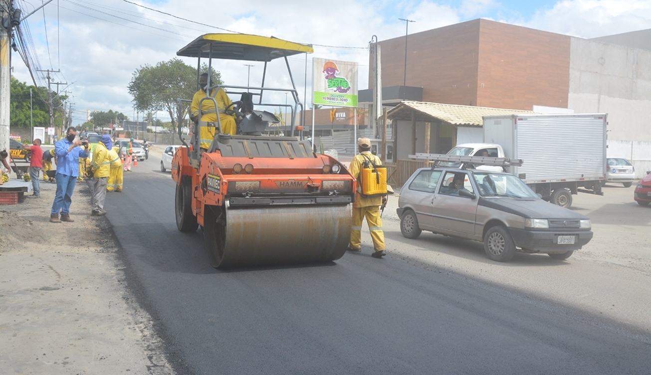 FEIRA DE SANTANA: Chuva dá trégua e Prefeitura intensifica manutenção de ruas