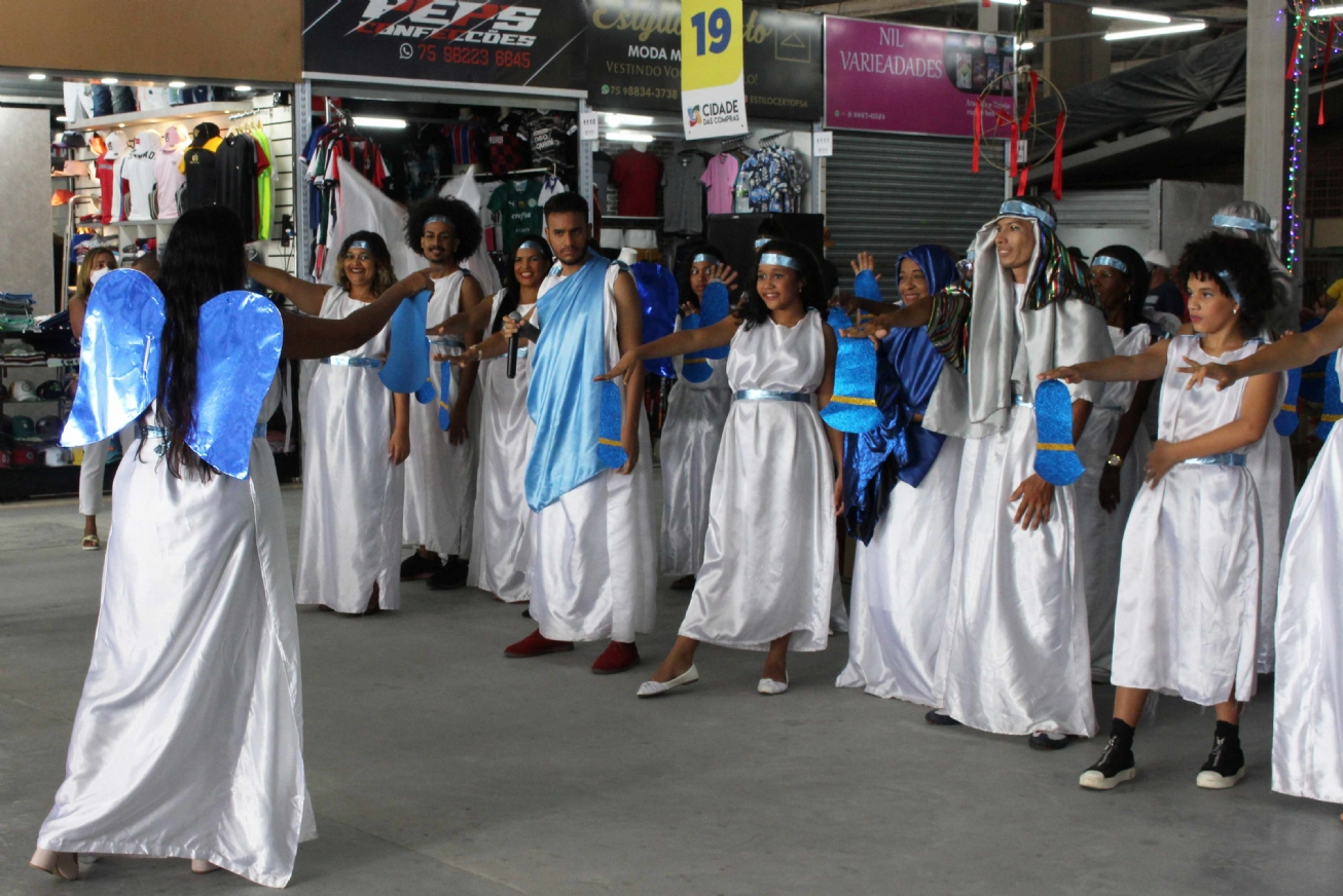 FEIRA DE SANTANA: Coral Maestro Miro encanta clientes e lojistas do Shopping Cidade das Compras