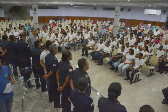 FEIRA DE SANTANA: Em aula inaugural, futuros guardas-mirins recebem motivação à qualificação para o primeiro emprego