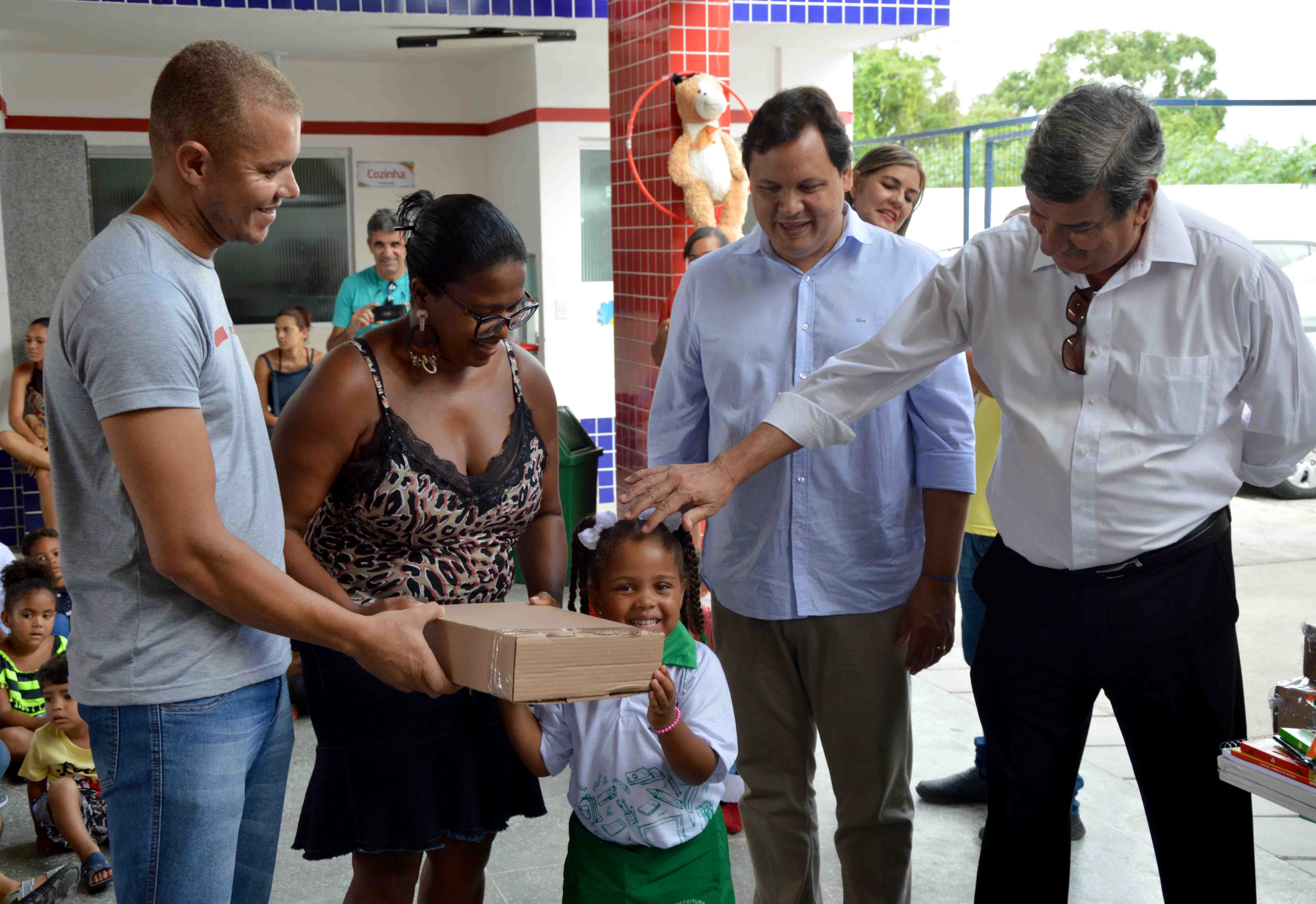 FEIRA DE SANTANA; Em meio a sorrisos, mais de 48 mil estudantes retornam às aulas na Rede Municipal