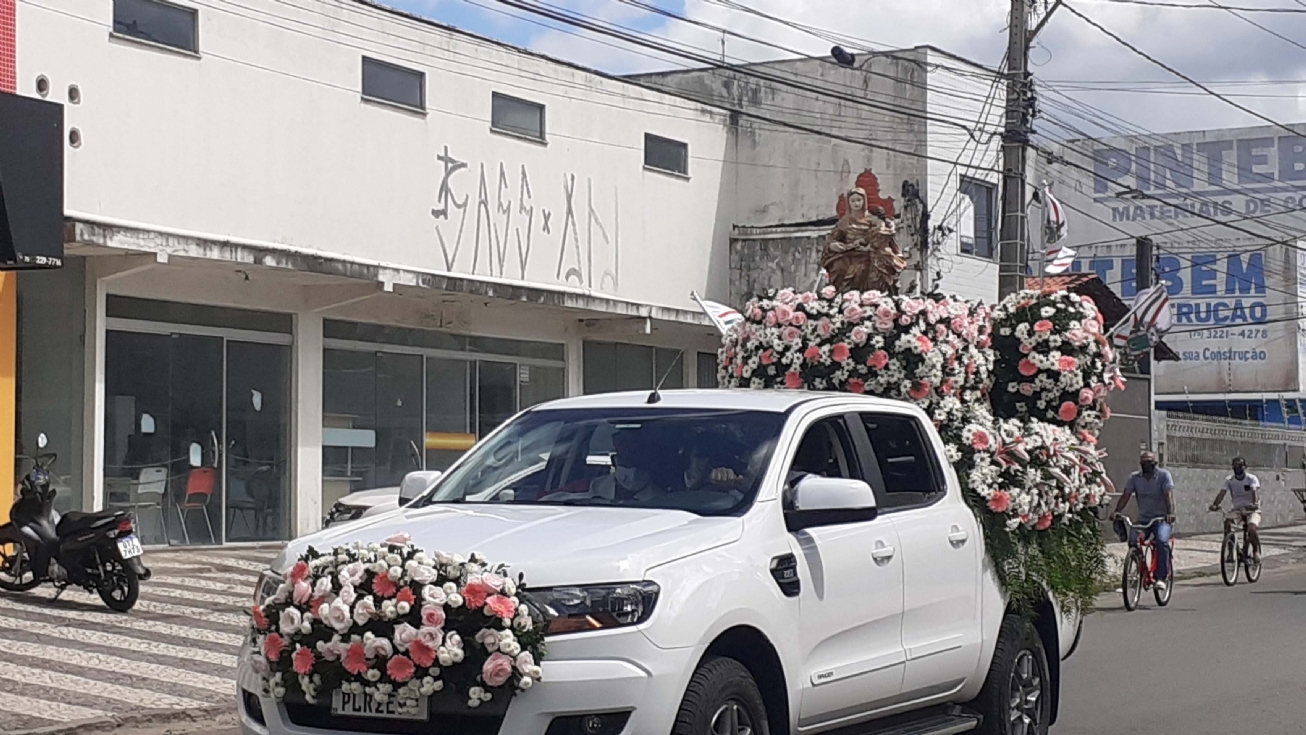 FEIRA DE SANTANA: Imagem de Senhora Sant'Ana é levada a vários pontos da cidade