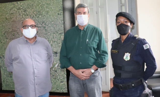 FEIRA DE SANTANA: Nova comandante da Guarda Municipal assina Termo de Posse