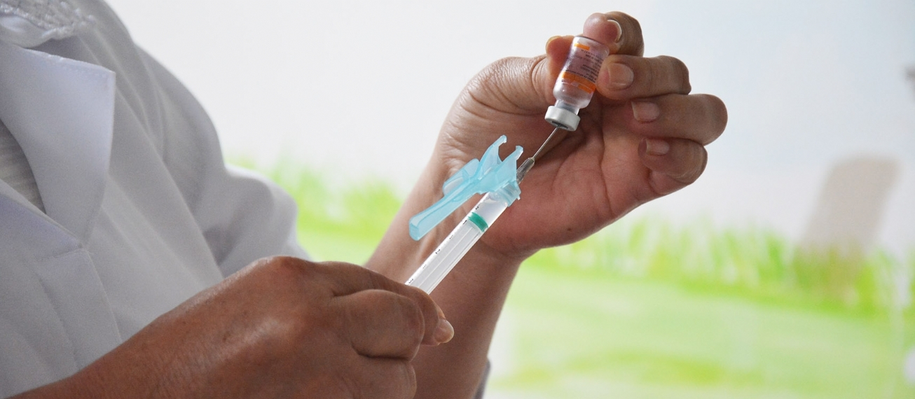 FEIRA DE SANTANA: Pessoas acima de 42 anos podem receber vacina contra a Covid nesta quinta-feira