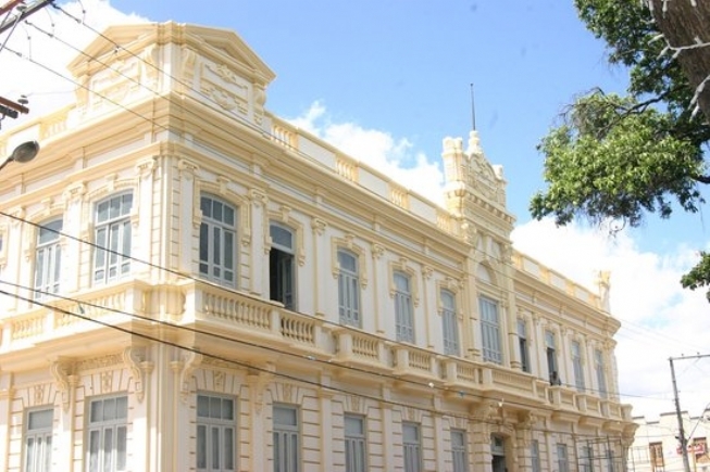 FEIRA DE SANTANA: Prefeitura credencia faculdades interessadas em conceder desconto para servidor