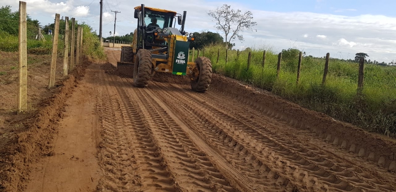 FEIRA DE SANTANA: Prefeitura realiza recuperação de estradas em toda a zona rural