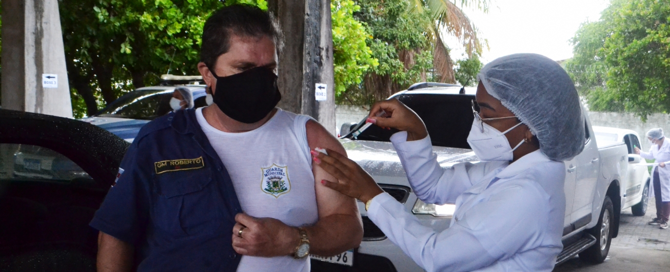 FEIRA DE SANTANA: Profissionais da segurança e salvamento recebem dose da vacina contra a Covid
