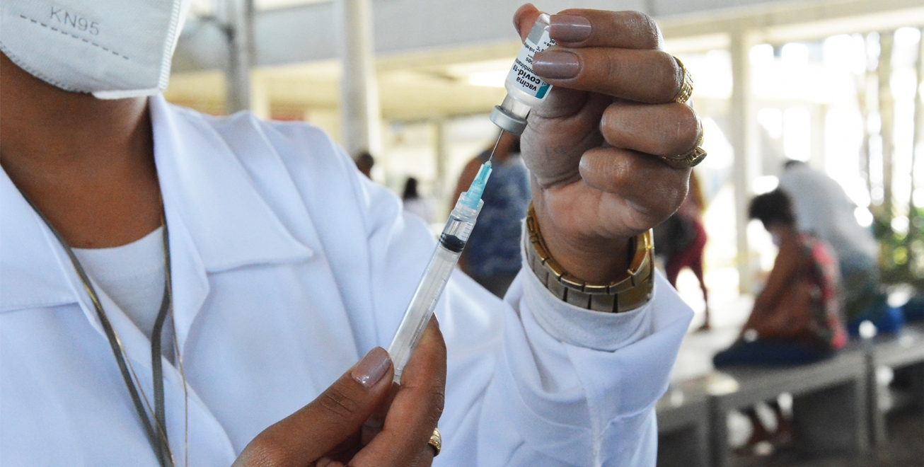 FEIRA DE SANTANA: Vacinação para pessoas acima de 51 anos nesta sexta-feira
