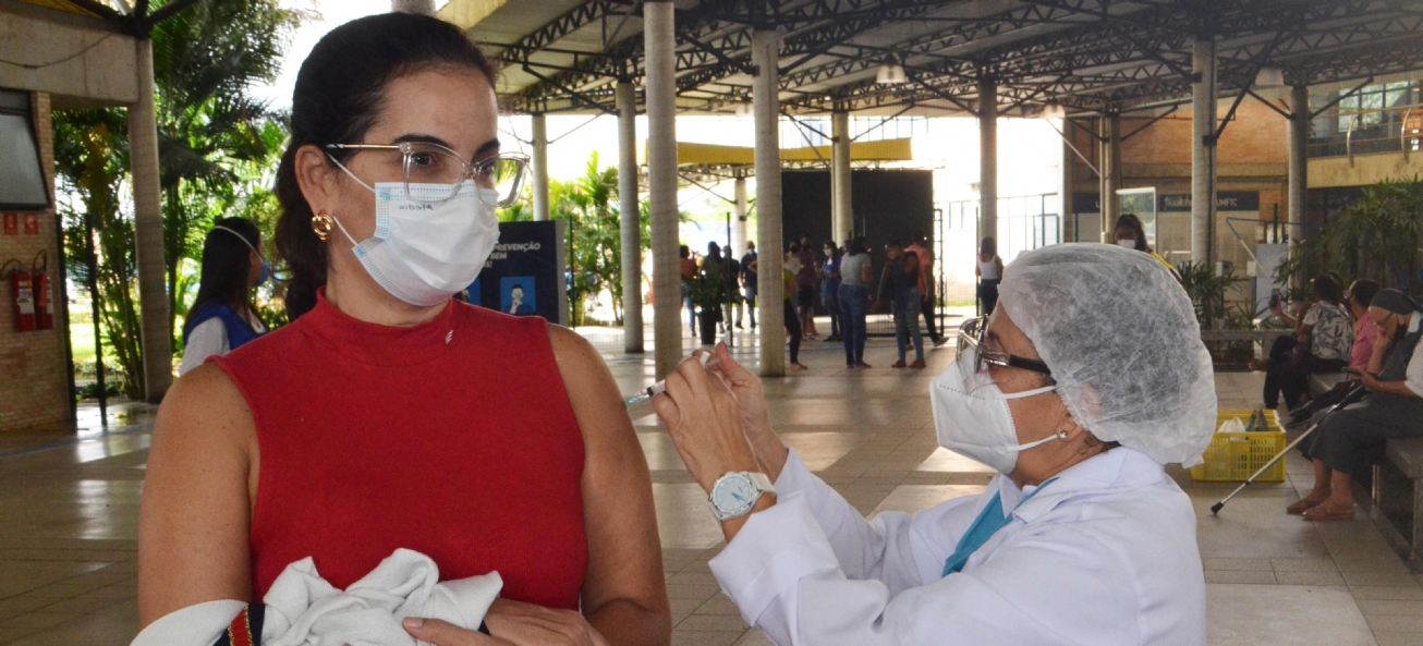 FEIRA DE SANTANA: Vacinação para trabalhadores da Educação, Limpeza Pública e Transporte nesta segunda