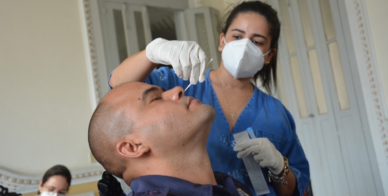 Feirenses gripados após Carnaval em Salvador devem fazer teste de COVID-19