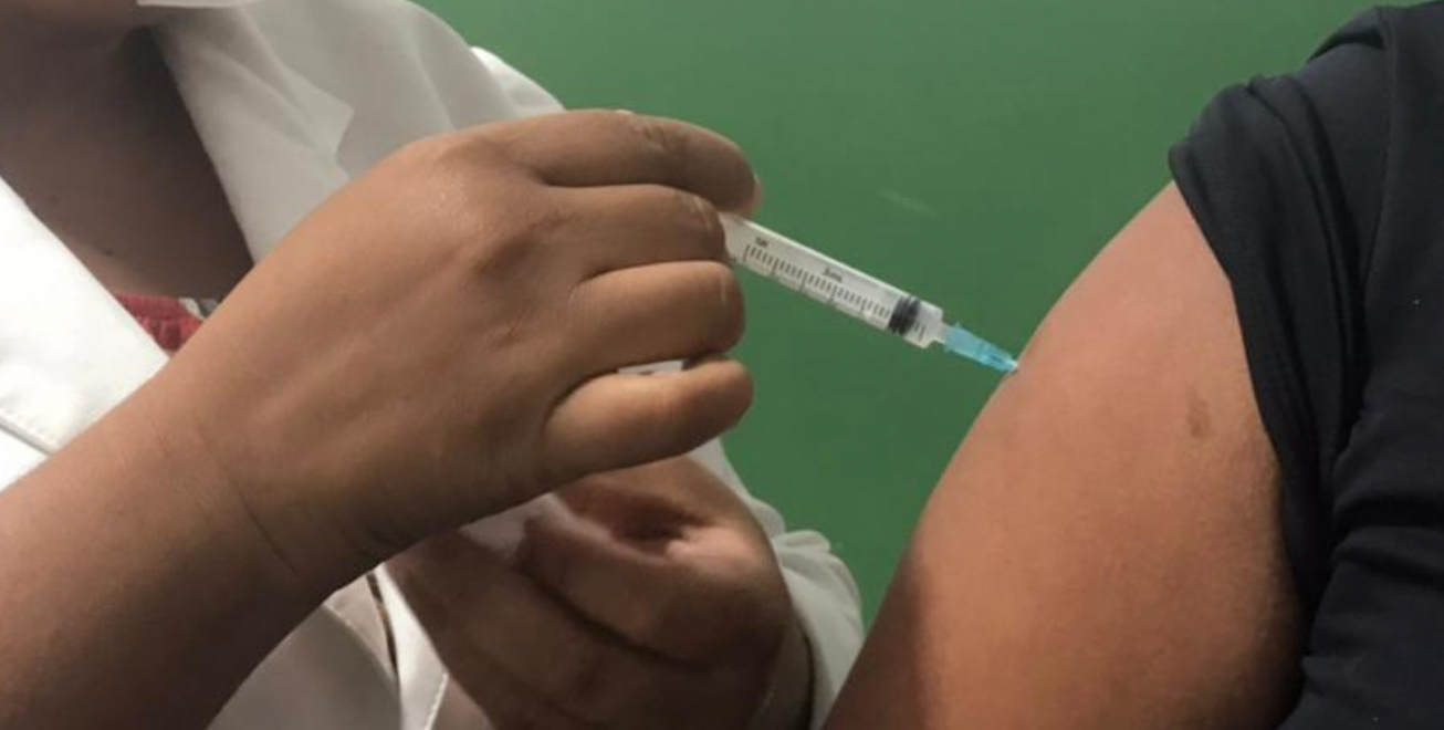 FERA DE SANTANA: Vacinação para nascidos em 2000, gestantes e puérperas nesta segunda-feira