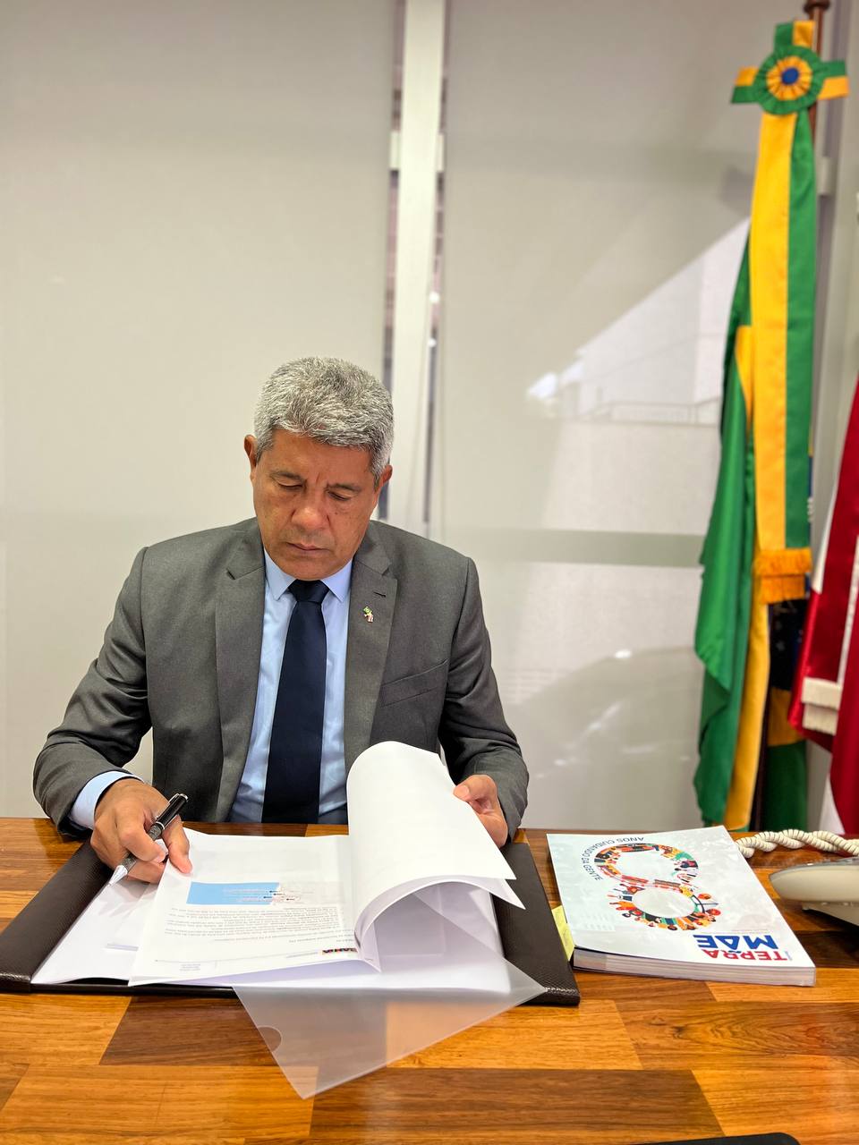 Governador Jerônimo Rodrigues vai a Brasília em busca de investimentos e participa de reunião com o presidente Lula