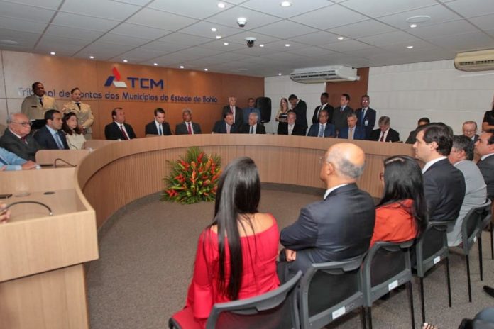 Governador participa da posse da nova mesa diretora do TCM Bahia