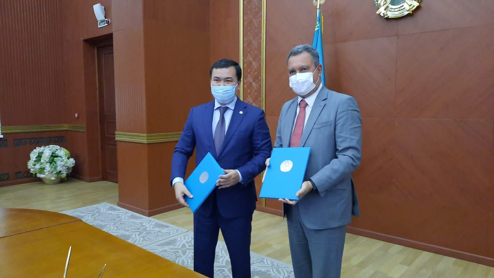 Governador Rui Costa assina acordo de cooperação e visita parque industrial no Cazaquistão