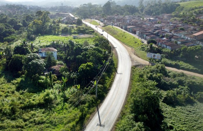 Governo do Estado entrega obras de infraestrutura, segurança e esporte, em Gandu