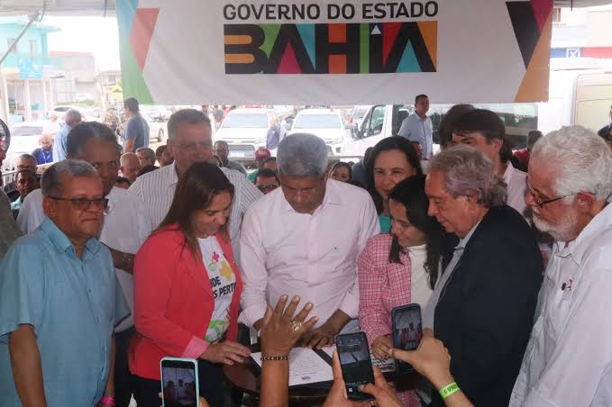 Governo entrega ampliação de hospital, requalificação de mercado municipal e visita Feira de Saúde em Ipiaú 