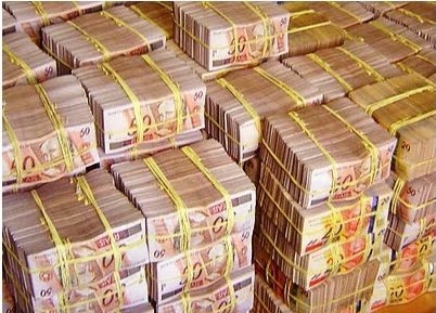Governo injeta R$ 3,9 bilhões na economia do estado em um mês
