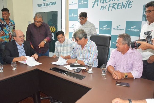 FEIRA DE SANTANA: Governo Municipal celebra contratos com a Caixa para investir mais de R$ 2,5 milhões em obras de urbanização e saúde