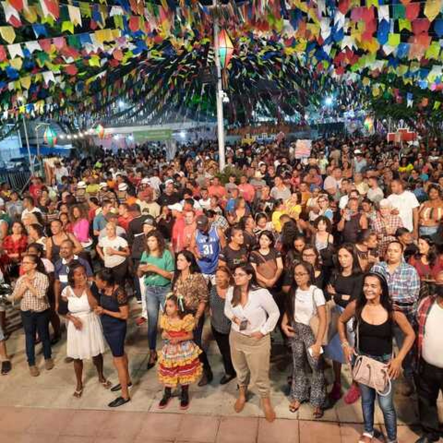 Grande público prestigia abertura do Arraiá do Comércio em Feira de Santana