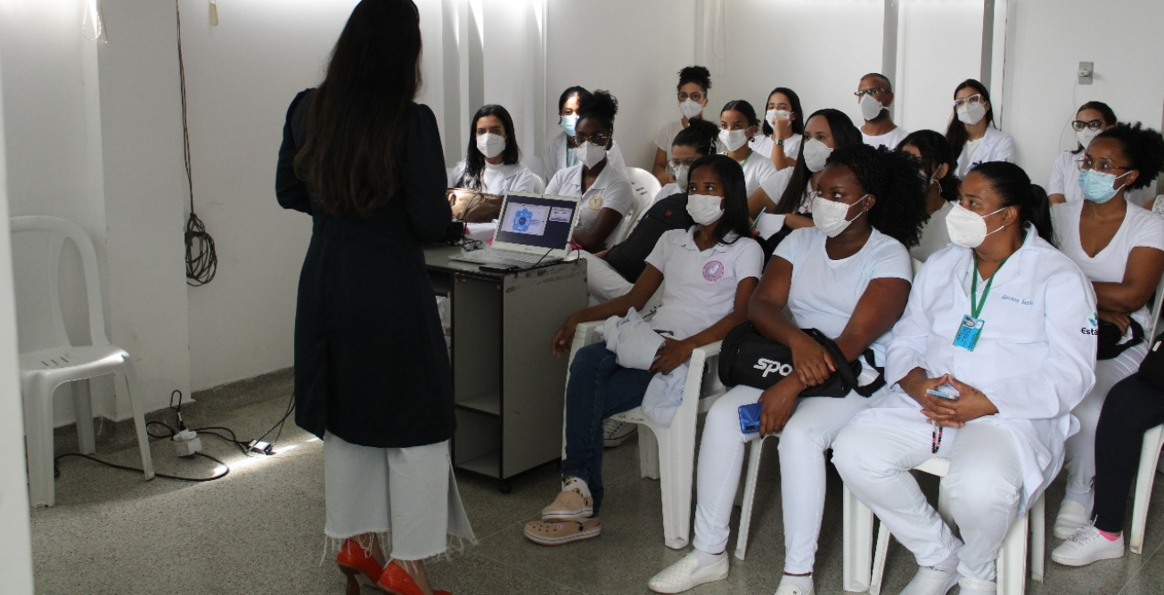Hospital da Mulher capacita futuros fisioterapeutas sobre cuidados com bebês prematuros