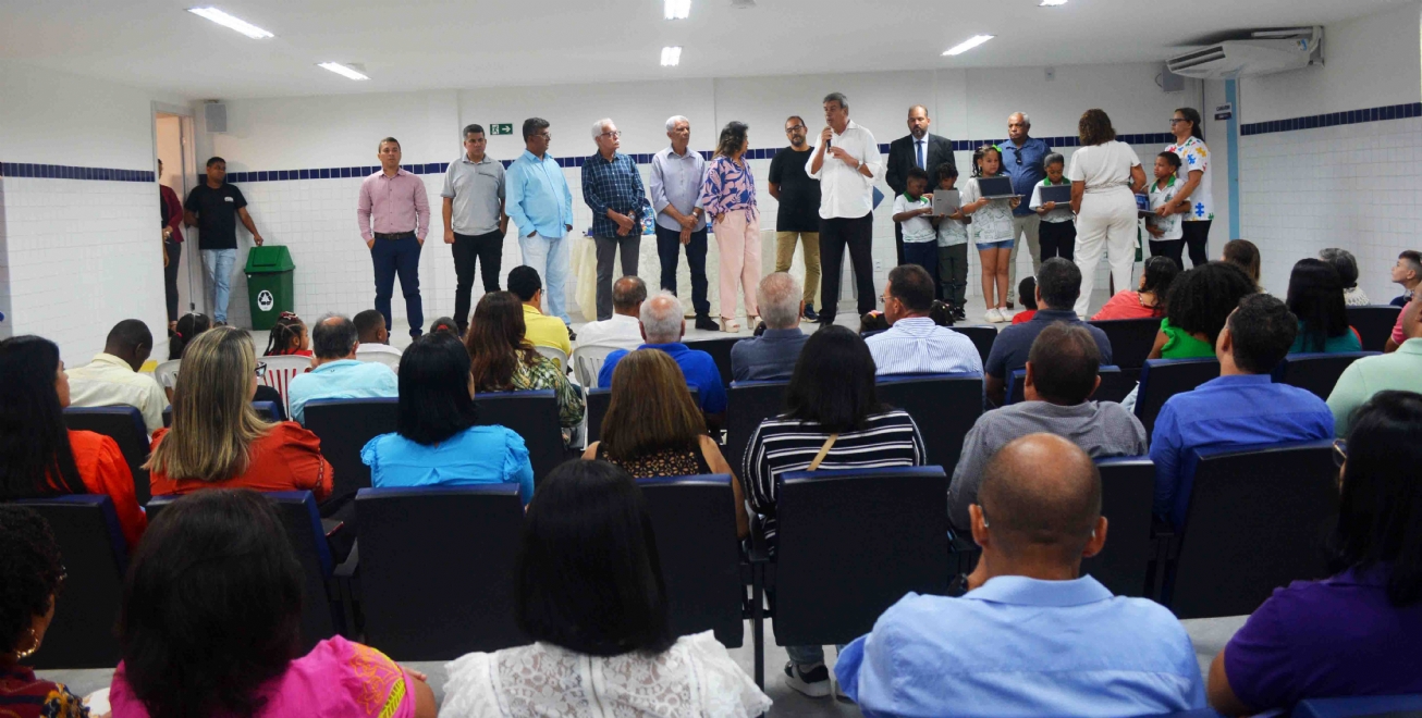 Inauguração da maior escola da rede municipal marca início do ano letivo