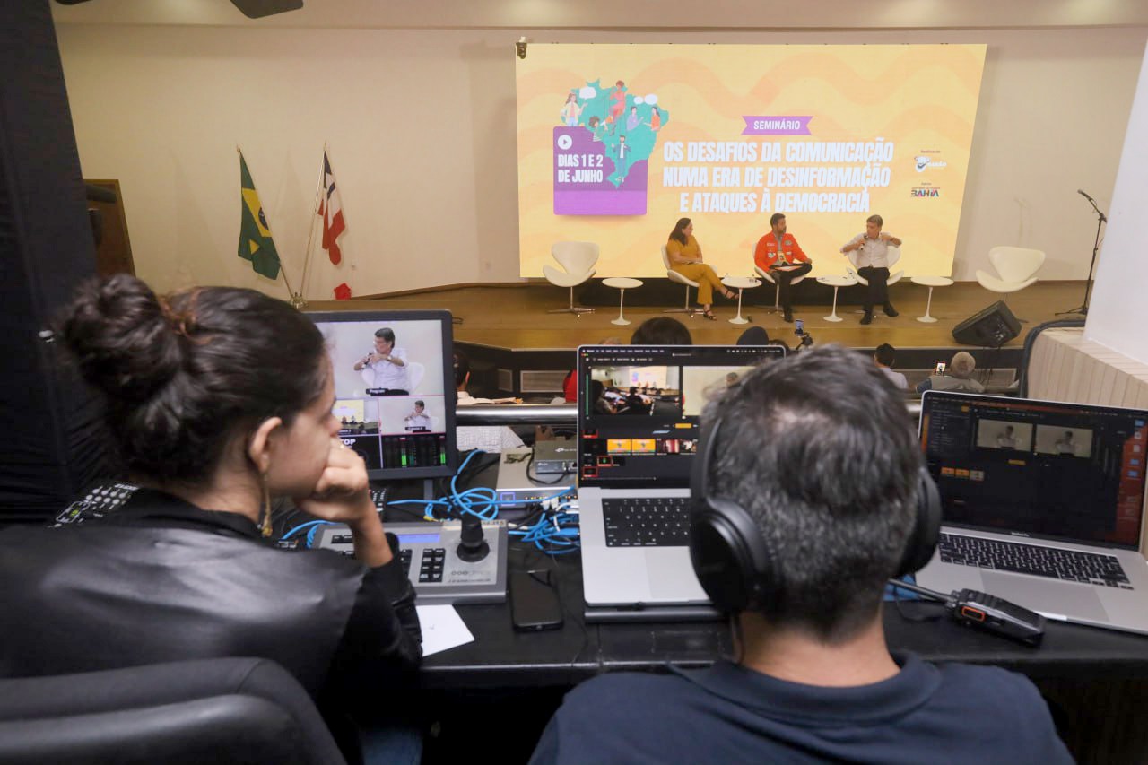 Jornalistas debatem sobre comunicação pública, em último dia de seminário em Salvador