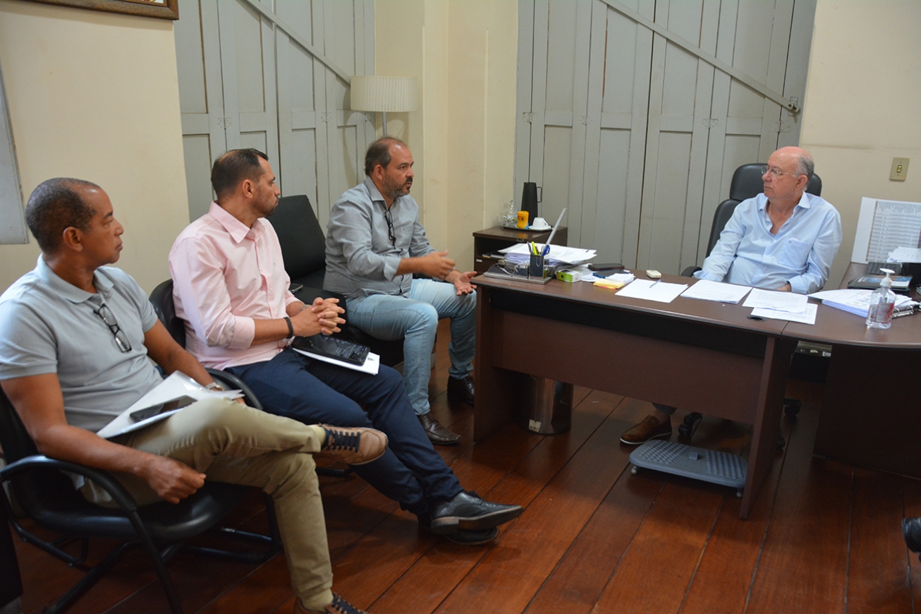 José Ronaldo determina levantamento técnico para revitalizar o Centro de Abastecimento