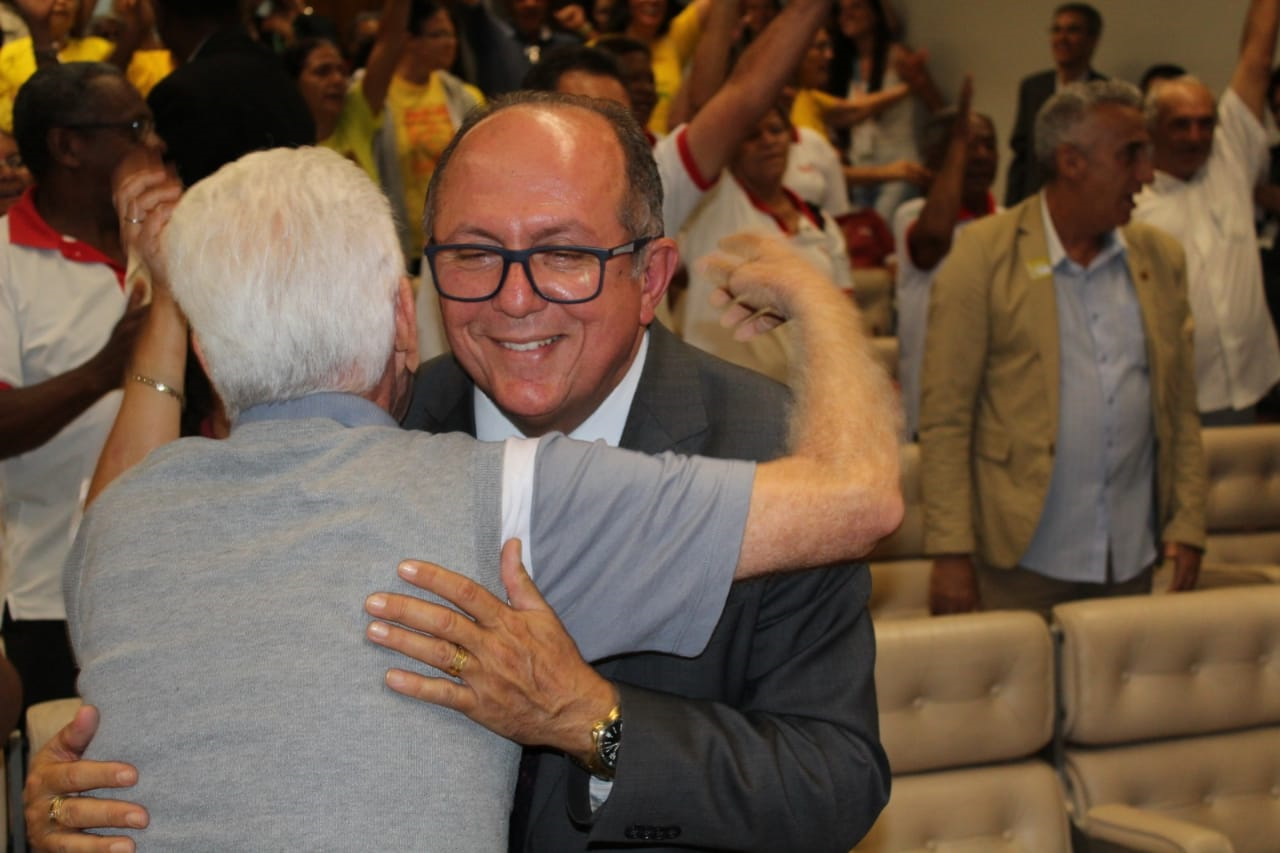 José de Arimateia participa do lançamento da Frente Parlamentar em Defesa dos Direitos dos Idosos em Brasília