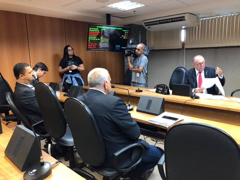 José de Arimateia sugere mobilização conjunta sobre vazamento de petróleo que está invadindo as praias do litoral baiano