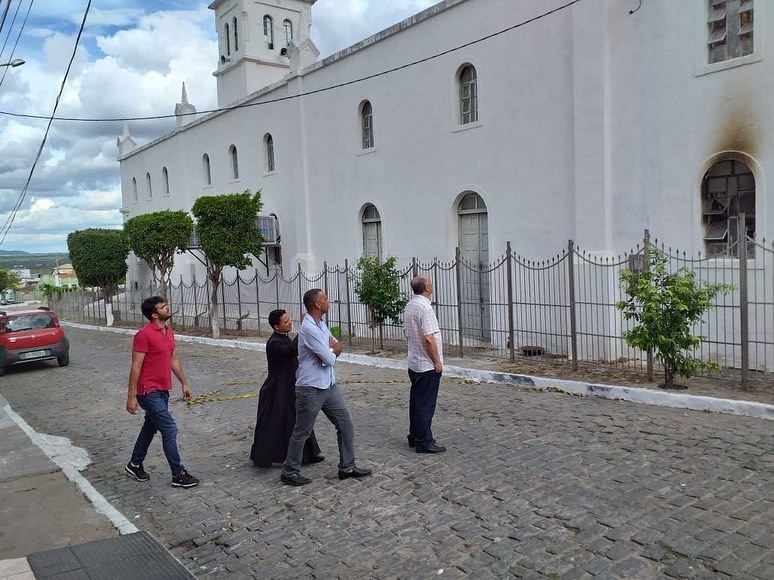 José Nunes anuncia autorização do início de obras emergências da Igreja Matriz Sagrado Coração de Jesus, em Monte Santo  