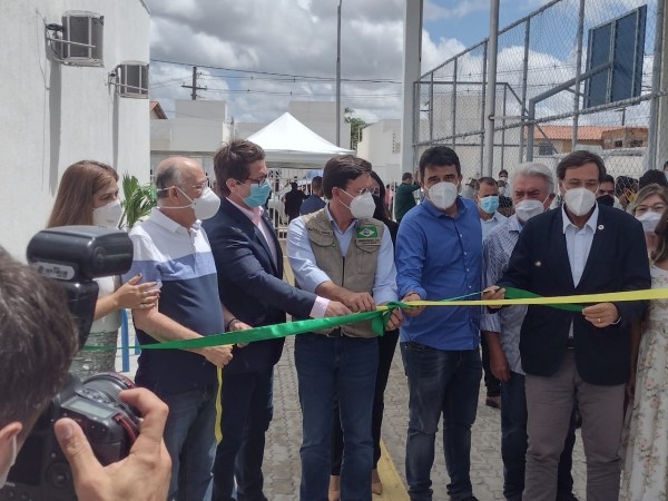 José Ronaldo participa de inauguração em Serrinha com vários prefeitos da região