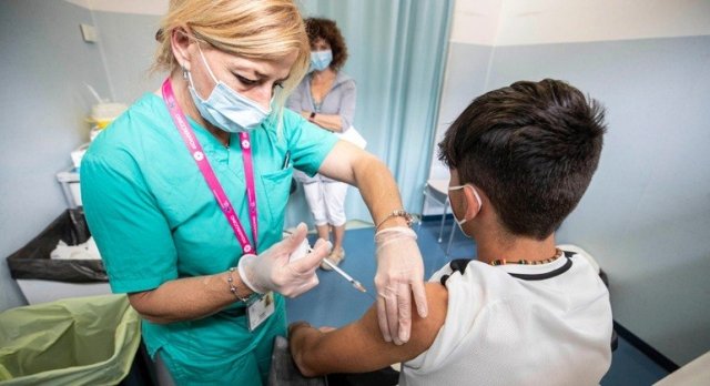 Lote de 754 mil doses da Coronavac vai reforçar vacinação de crianças