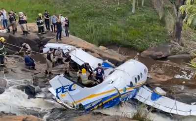 Marília Mendonça e mais 4 morrem em queda de avião no interior de MG