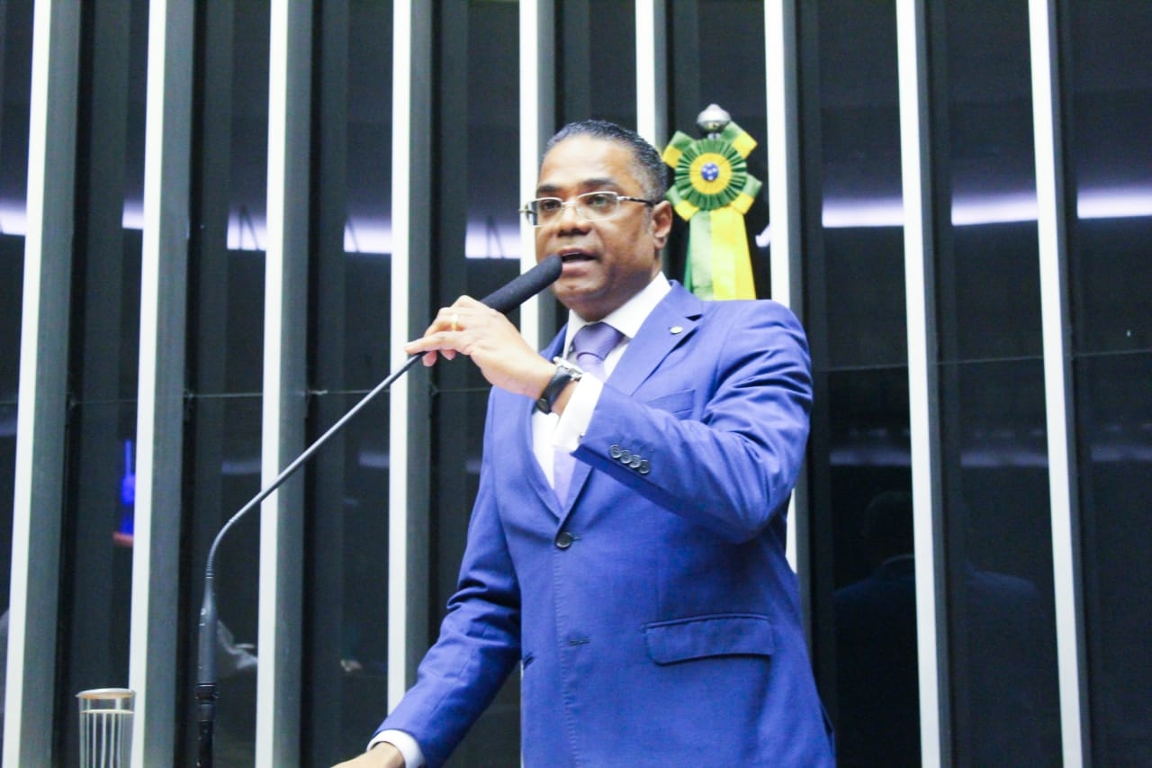 Marinho destaca desigualdade na representação de negros e pardos na Câmara dos Deputados