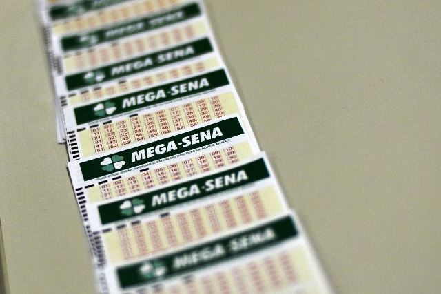 Mega-Sena acumula e próximo concurso deve pagar R$ 105 milhões