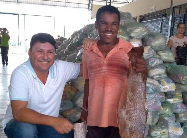 Milagres-BA: com recursos próprios do município, prefeito Cézar de Adério anuncia entrega 45 Toneladas de alimentos e peixes na Semana Santa