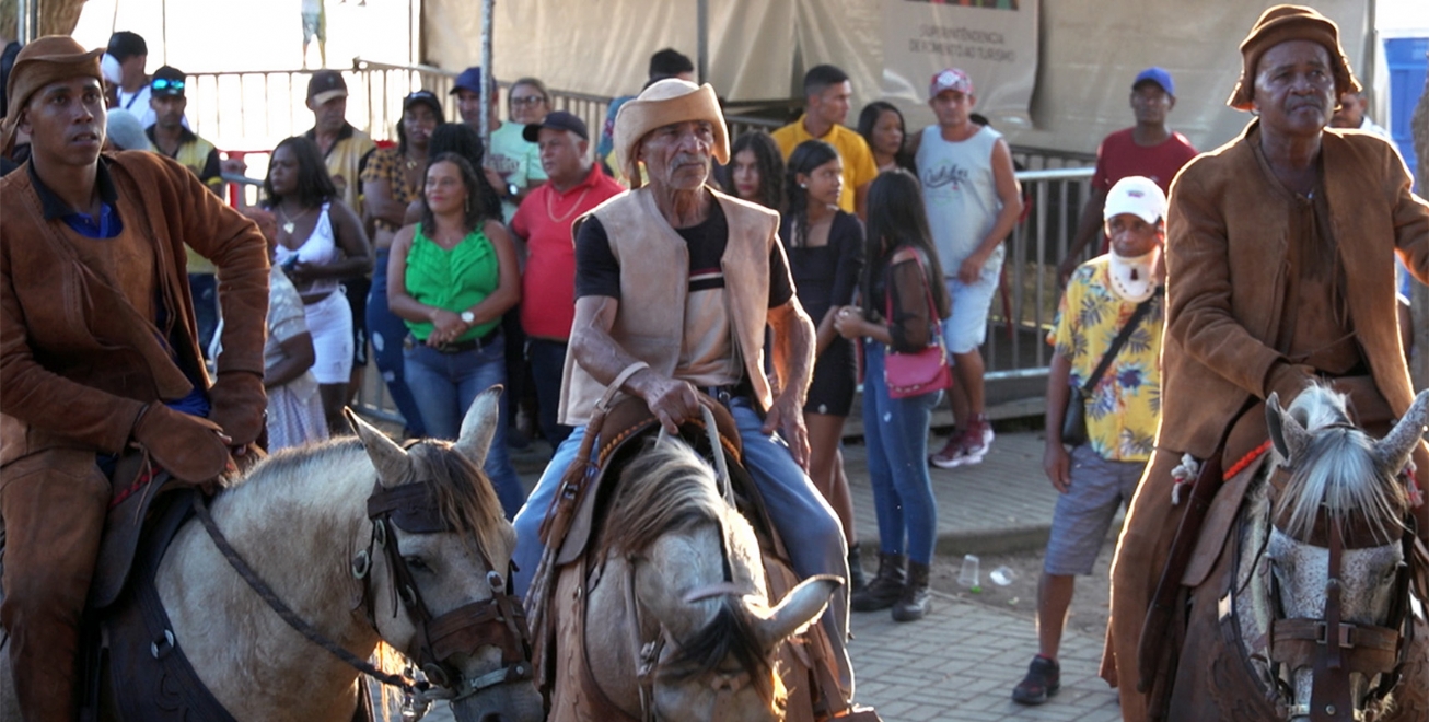 Missa e procissão abrem Festa do Vaqueiro de Ipuaçu