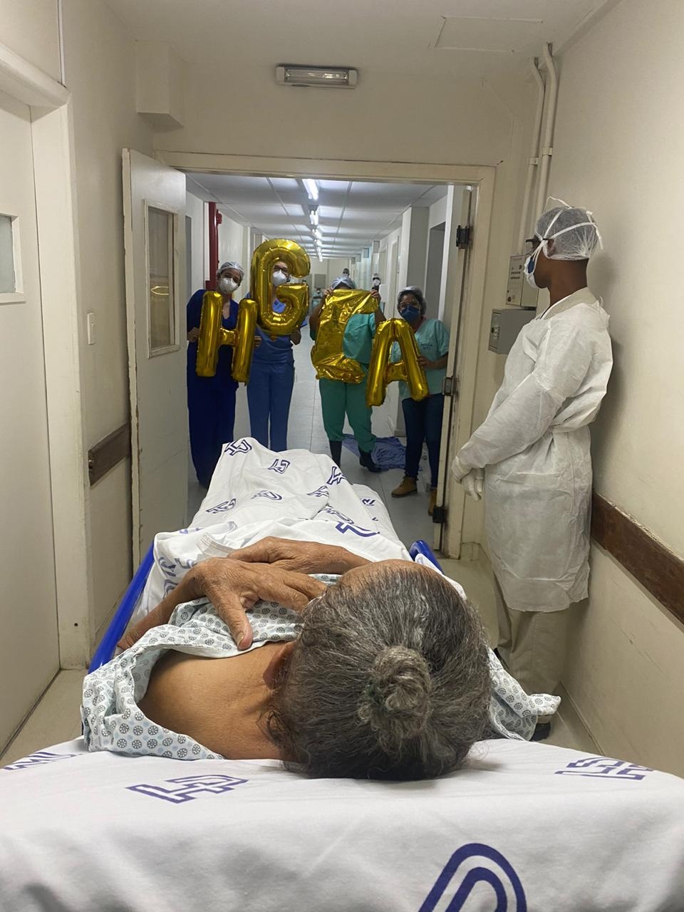Moradora de Conceição do Coité recebe alta da UTI de COVID do Hospital Clériston Andrade