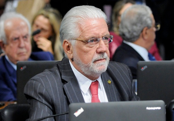 'Não precisamos de armas, o povo precisa de saúde e emprego', diz Wagner