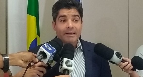 Neto ironiza Rui e chama de 'babaquice' disputa por paternidade de Aeroporto