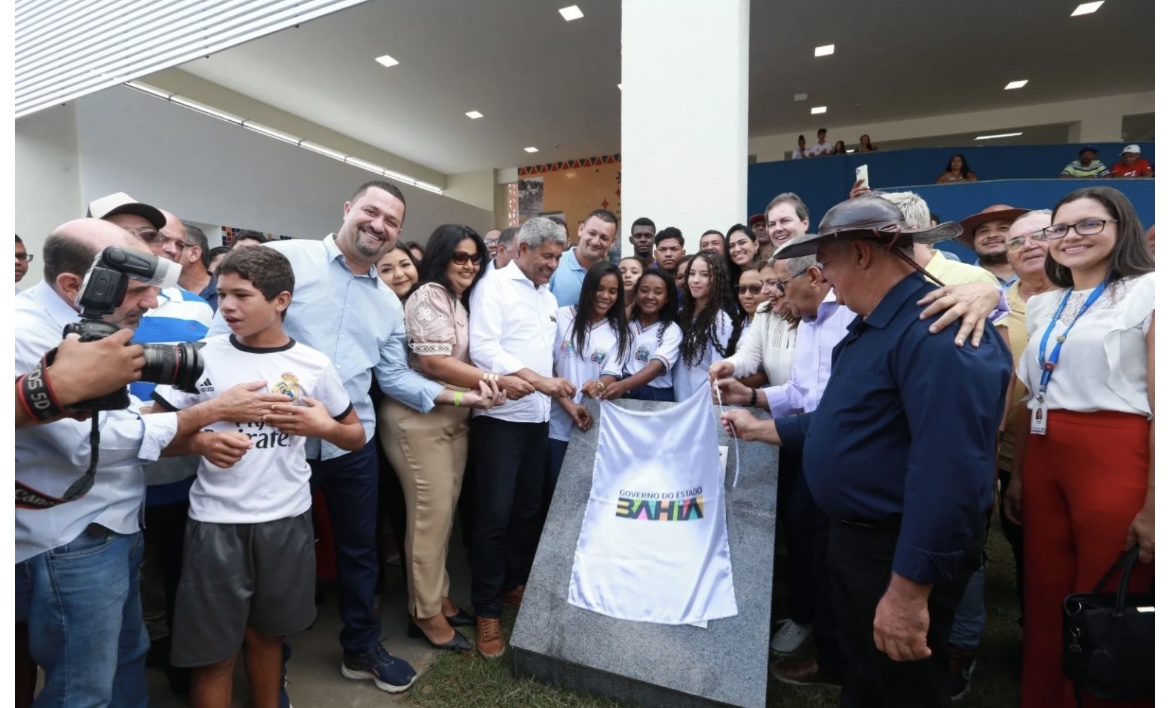 No aniversário de 92 anos de Cipó, Governo do Estado inaugura escola e pacote de obras