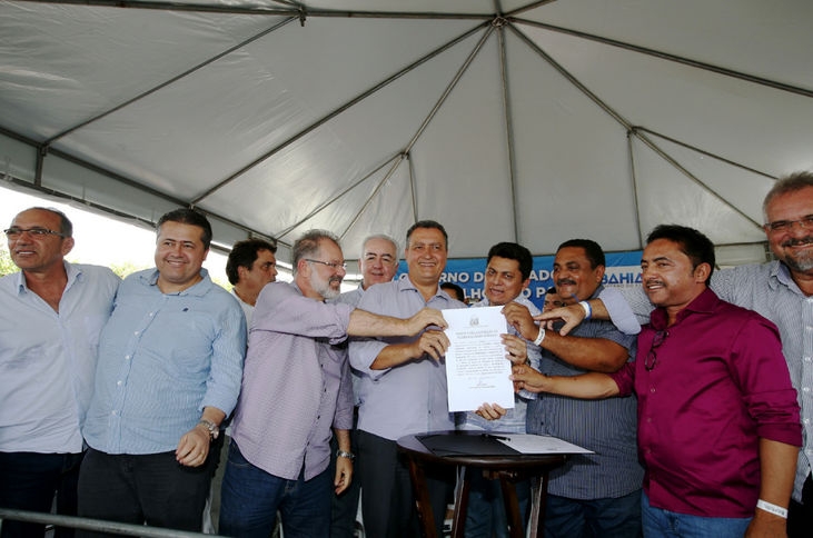  Rui retoma viagens com entrega e autorização de obras em Abaré