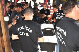 Policiais civis de folga poderão portar arma institucional durante a folia