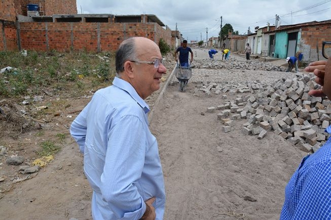 PMFS: José Ronaldo visita o loteamento Boa Esperança e a lagoa da Terra Dura